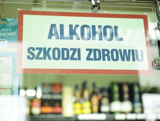 Sklepowa tabliczka "Alkohol szkodzi zdrowiu"