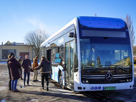 Prezentacja autobusu wodorowego.