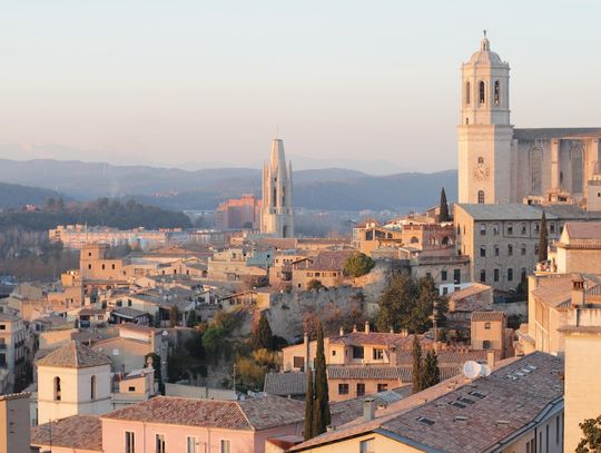 Na zdj. widok na katalońskie miasto Girona.