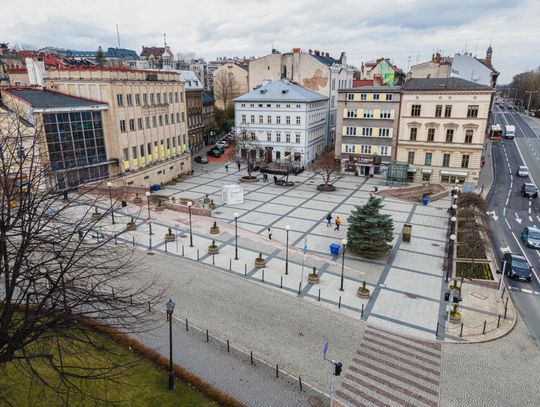 Zielona oaza w centrum Bielska-Białej. Plac Chrobrego na nowo