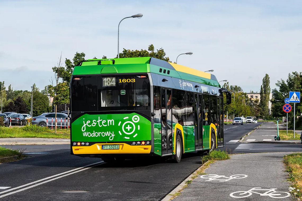 Na zdjęciu autobus wodorowy.