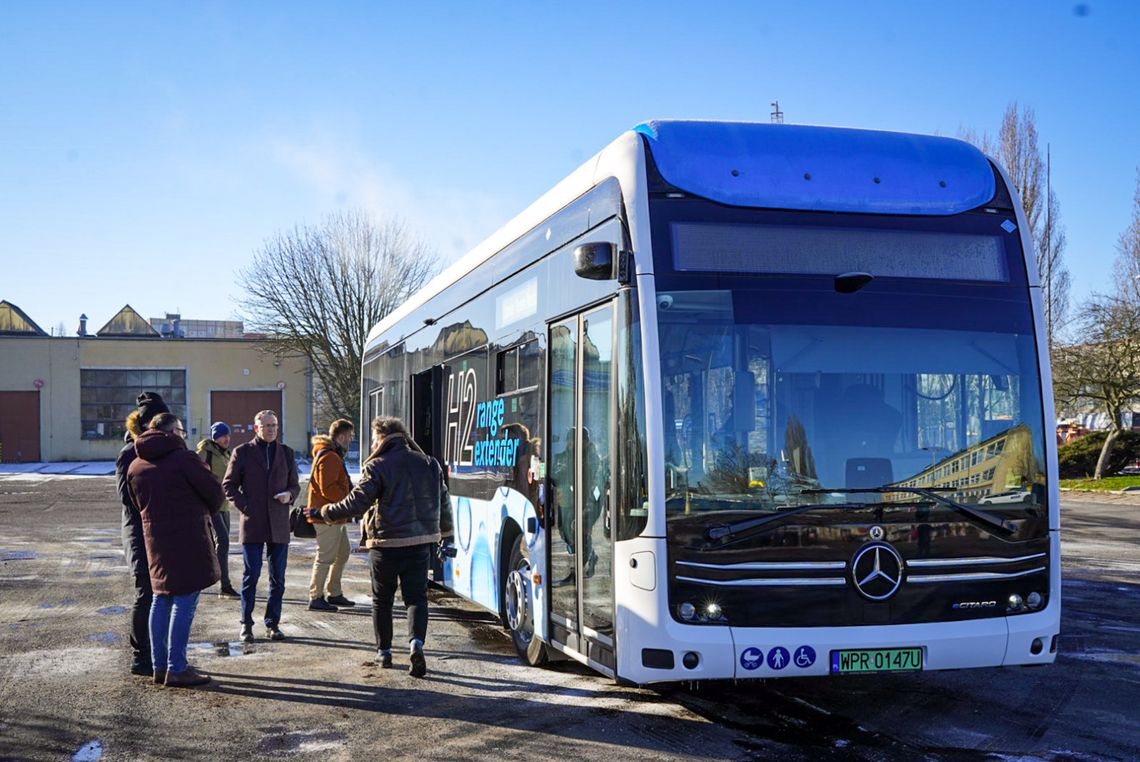 Prezentacja autobusu wodorowego.