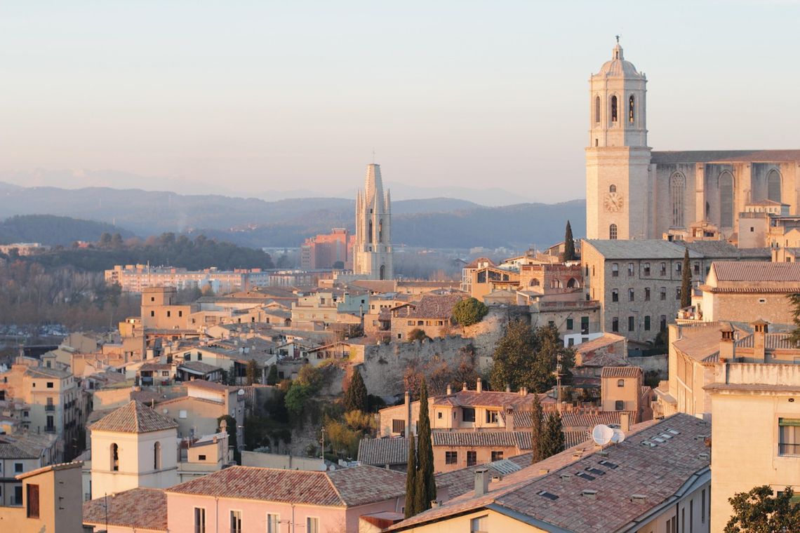 Na zdj. widok na katalońskie miasto Girona.