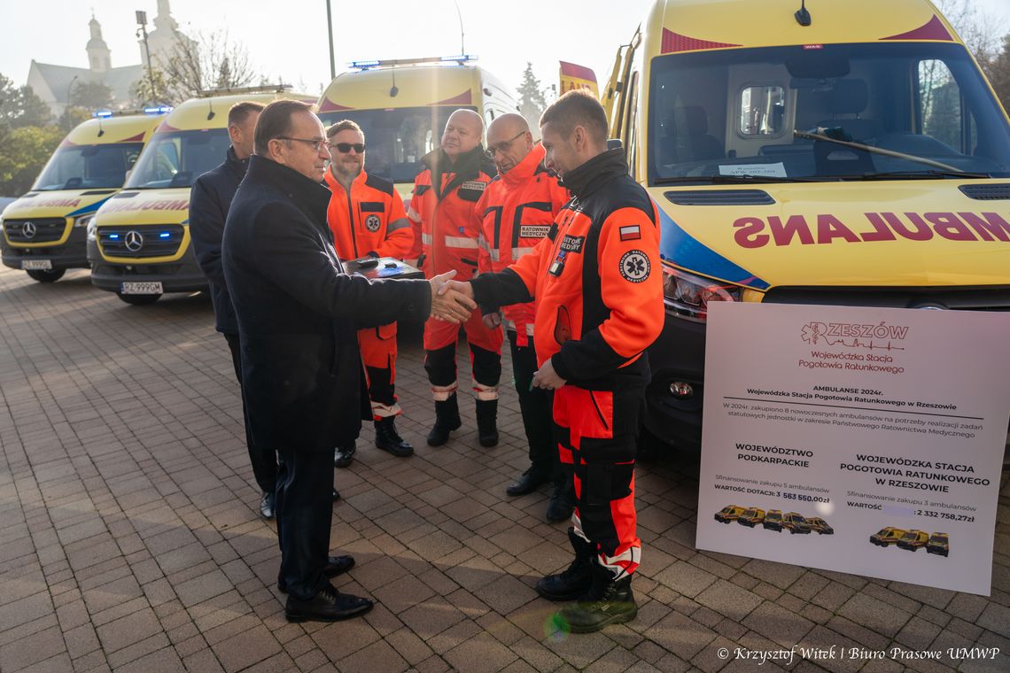 Na ratunek! Odnowiona flota podkarpackiego pogotowia