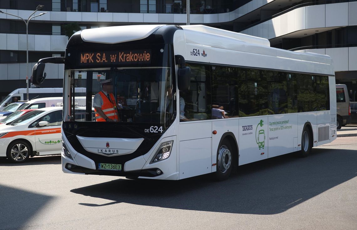 Na zdj. autobus elektryczny.