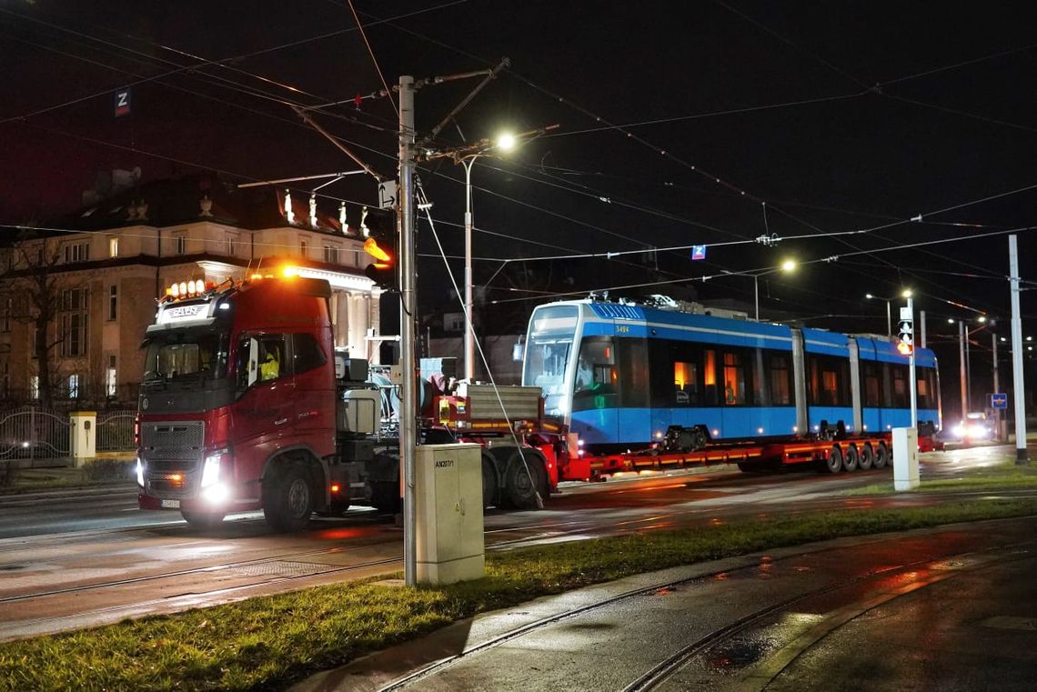 Nowy tramwaj Pesy dotarł do Wrocławia.