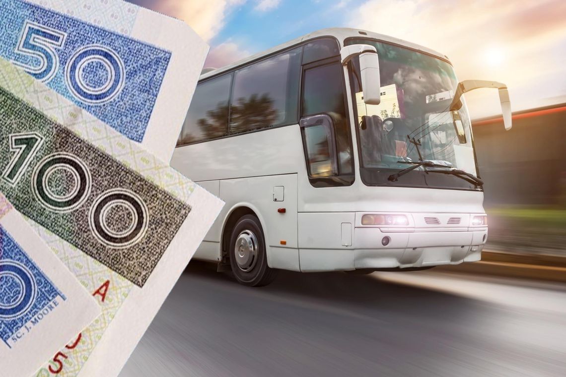 Na zdj. widzimy autobus i polskie banknoty.