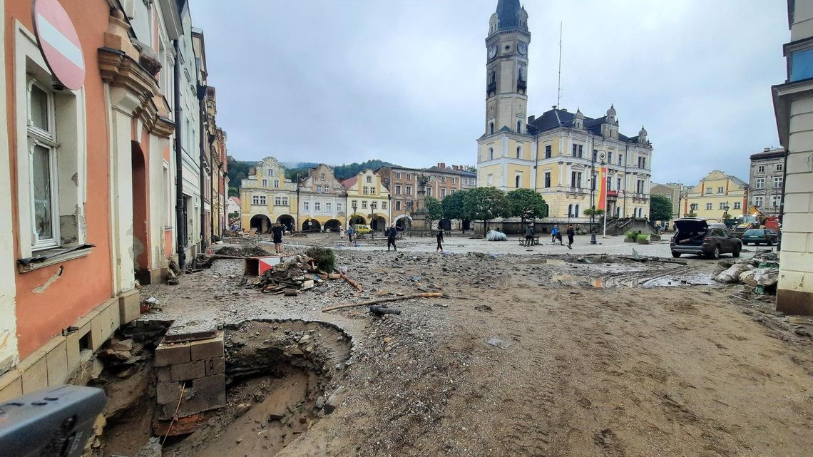 Rynek w Lądku-Zdroju po powodzi 2024 r.