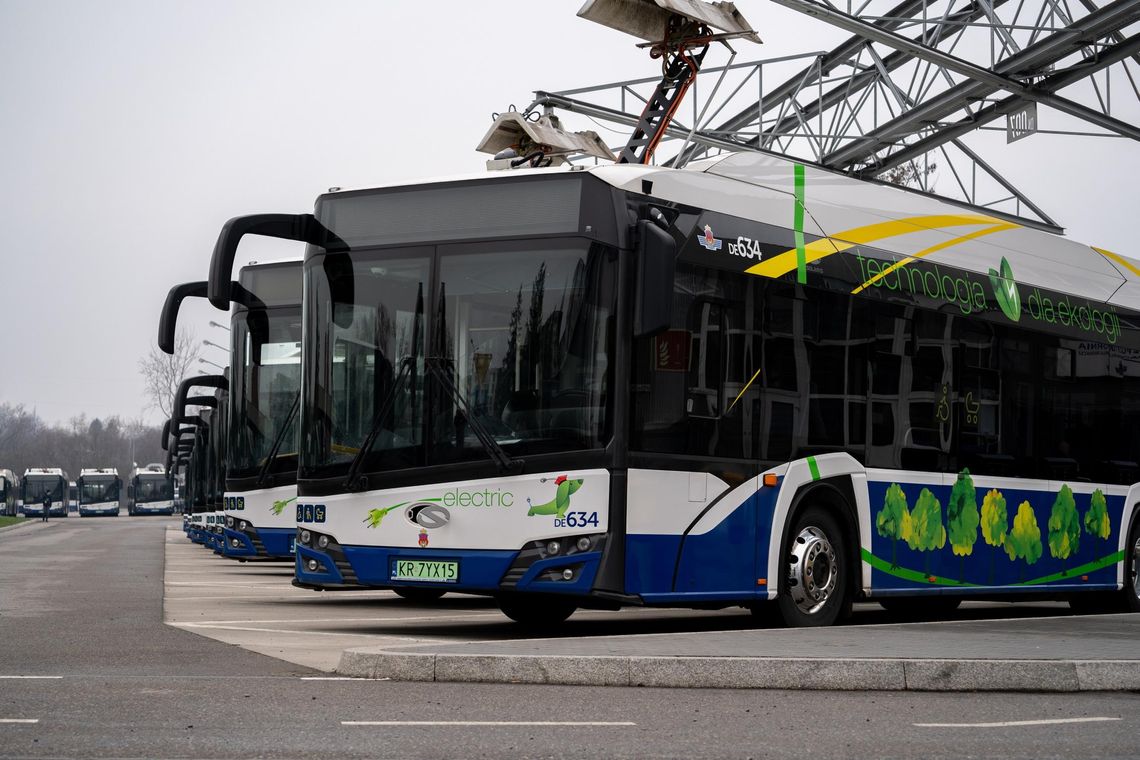 Na zdj. autobus elektryczny.